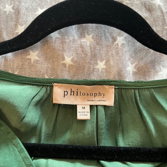 Philosophy Brushed Satin Peplum Smocked Green Tiny Pleats Hem LS - Top size M - Picture 3 of 7